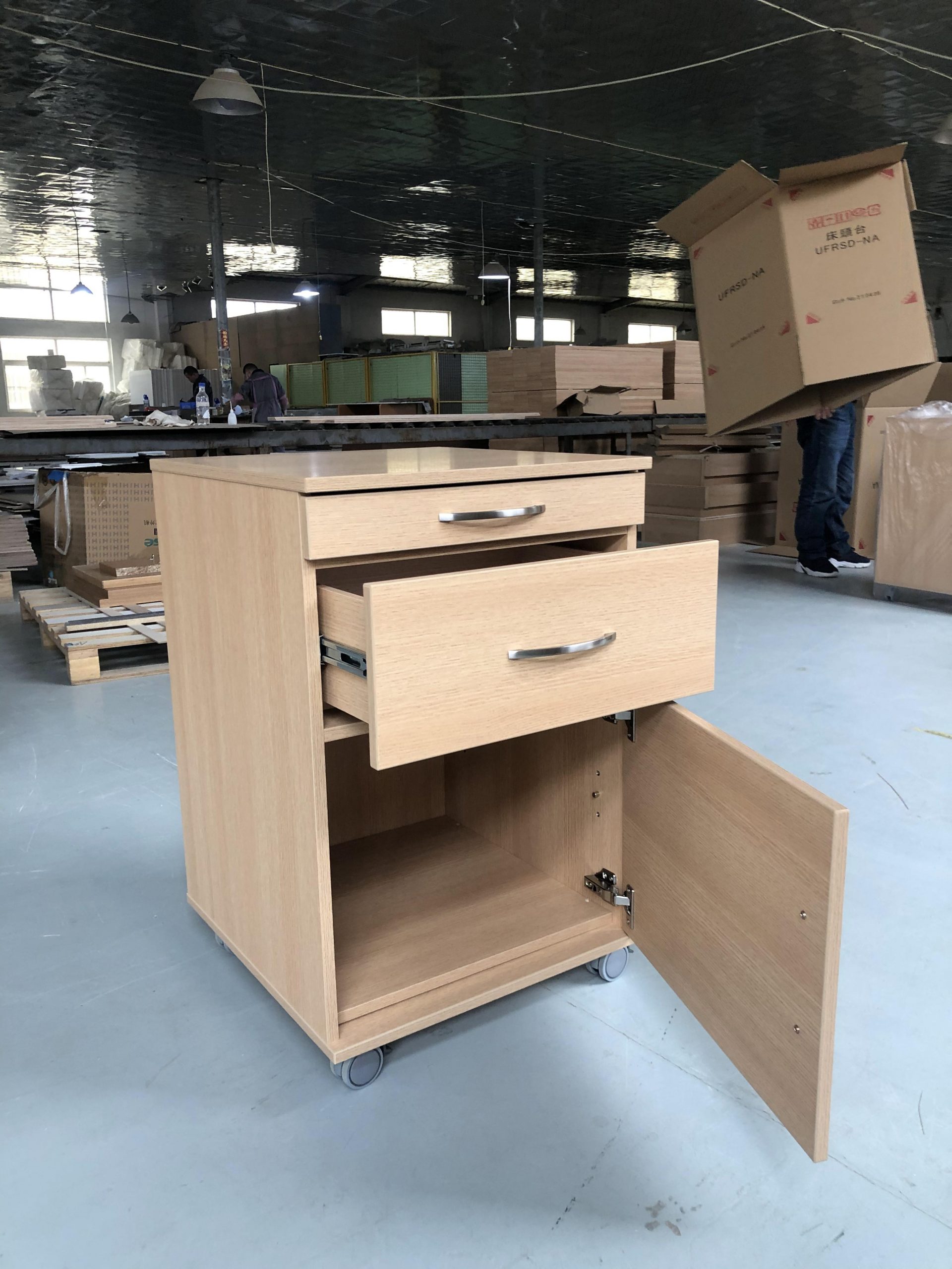 サイドテーブル