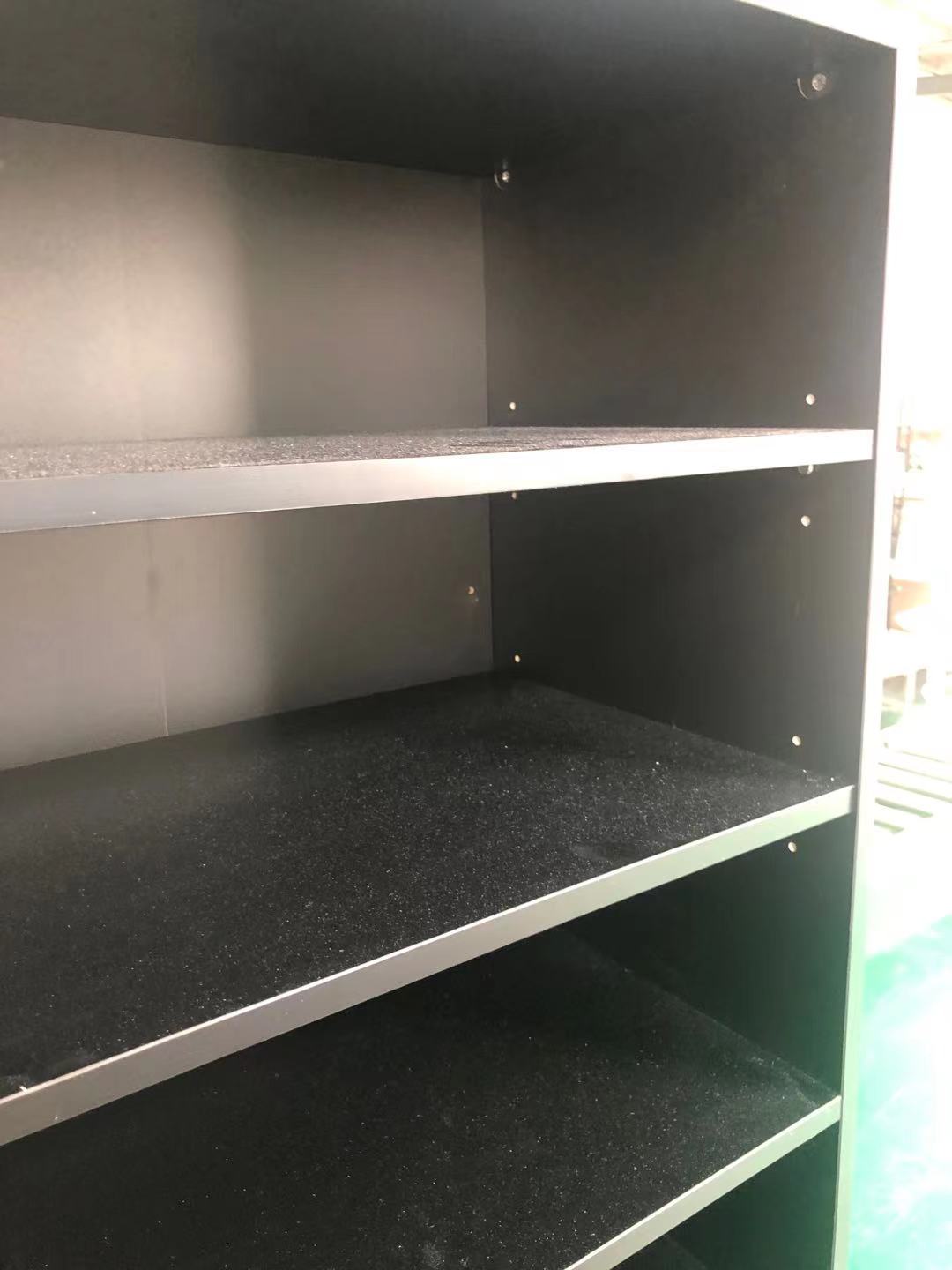 靴のキャビネット