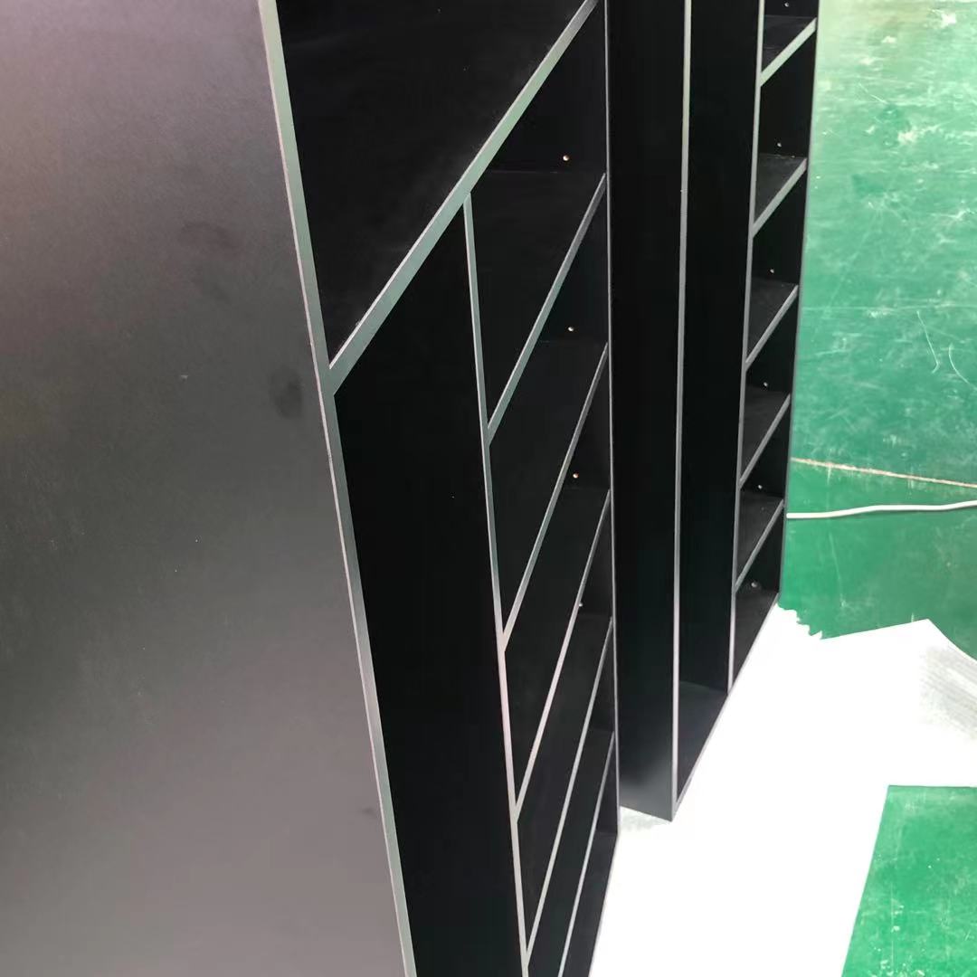 靴のキャビネット