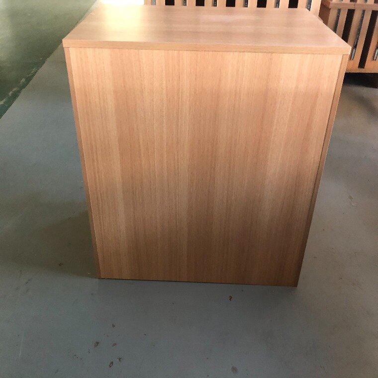 サイドテーブル